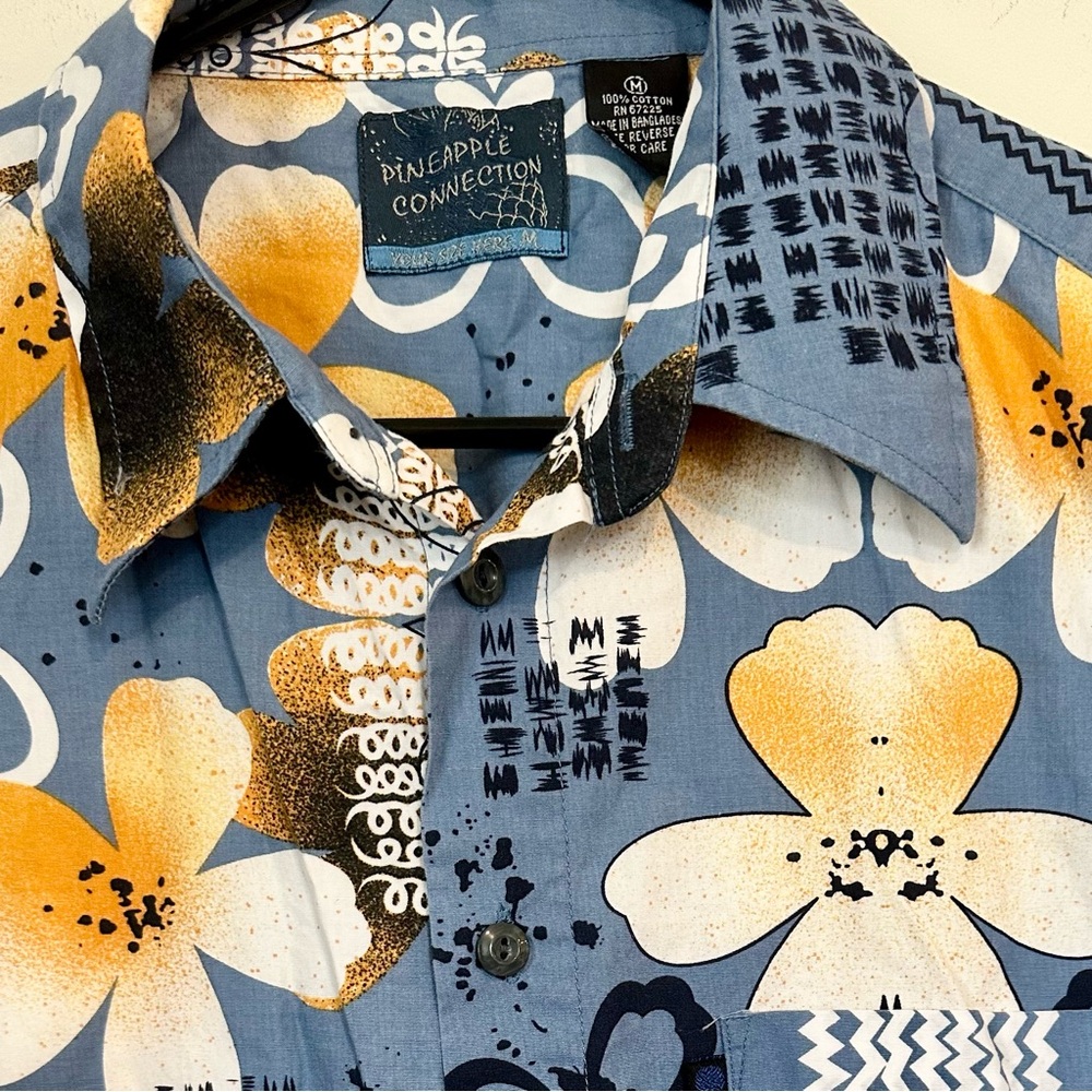 Pineapple Connection Hawaiian Tropical Button Down Shirt - Size: Medium - Picture 3 of 5